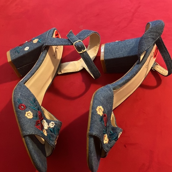 Denim embroidered sandals - Picture 2 of 9